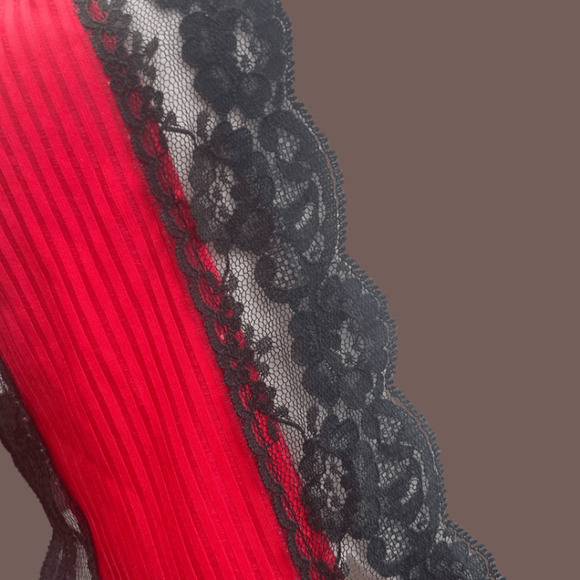 Stroke of Midnight Lace Top | Red & Black | Size L | Vintage - Picture 5 of 5